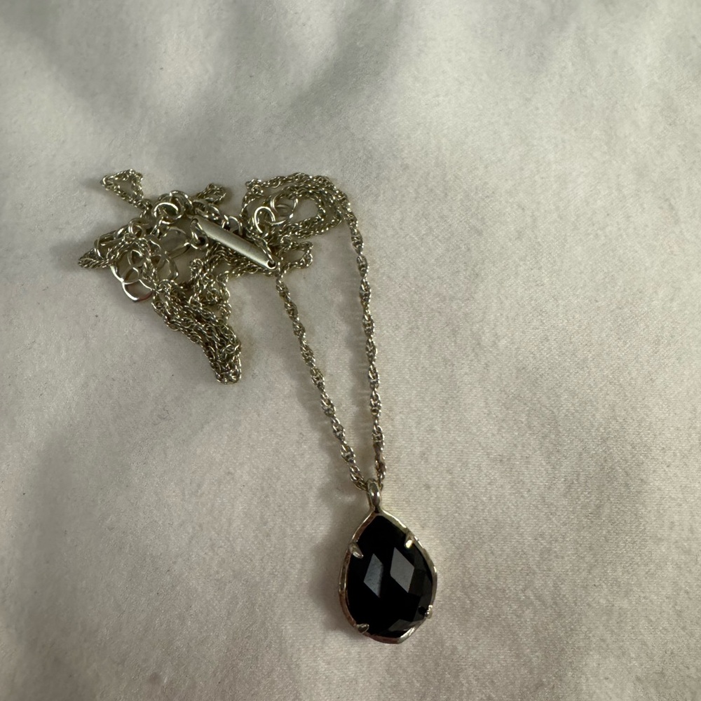 Kendra Scott pendant